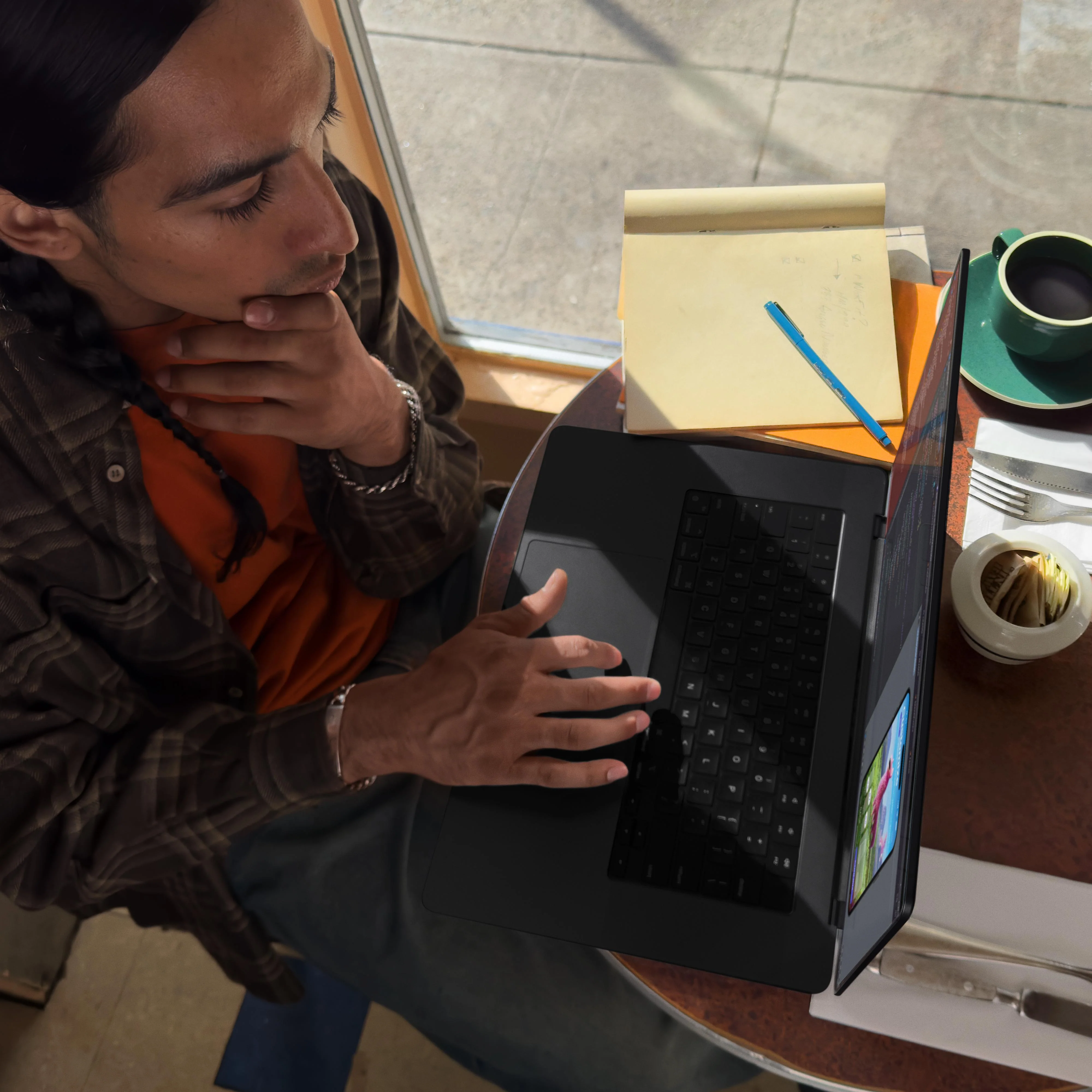 16-inch MacBook Pro: Apple M3 Max chip with 16?core CPU and 40?core GPU, 1TB SSD - Space Black - Image 8